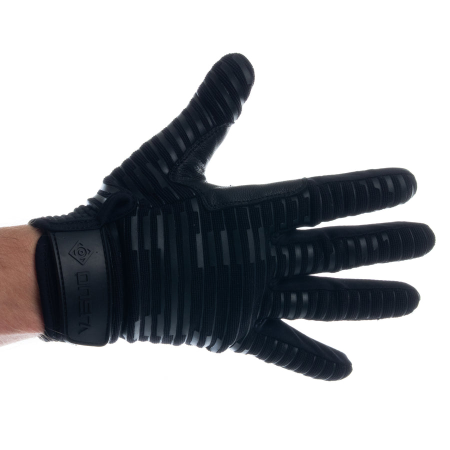 Touchscreen-compatible ONSRA BIKE gloves for e-bike and esk8 riders – thumb and index detail