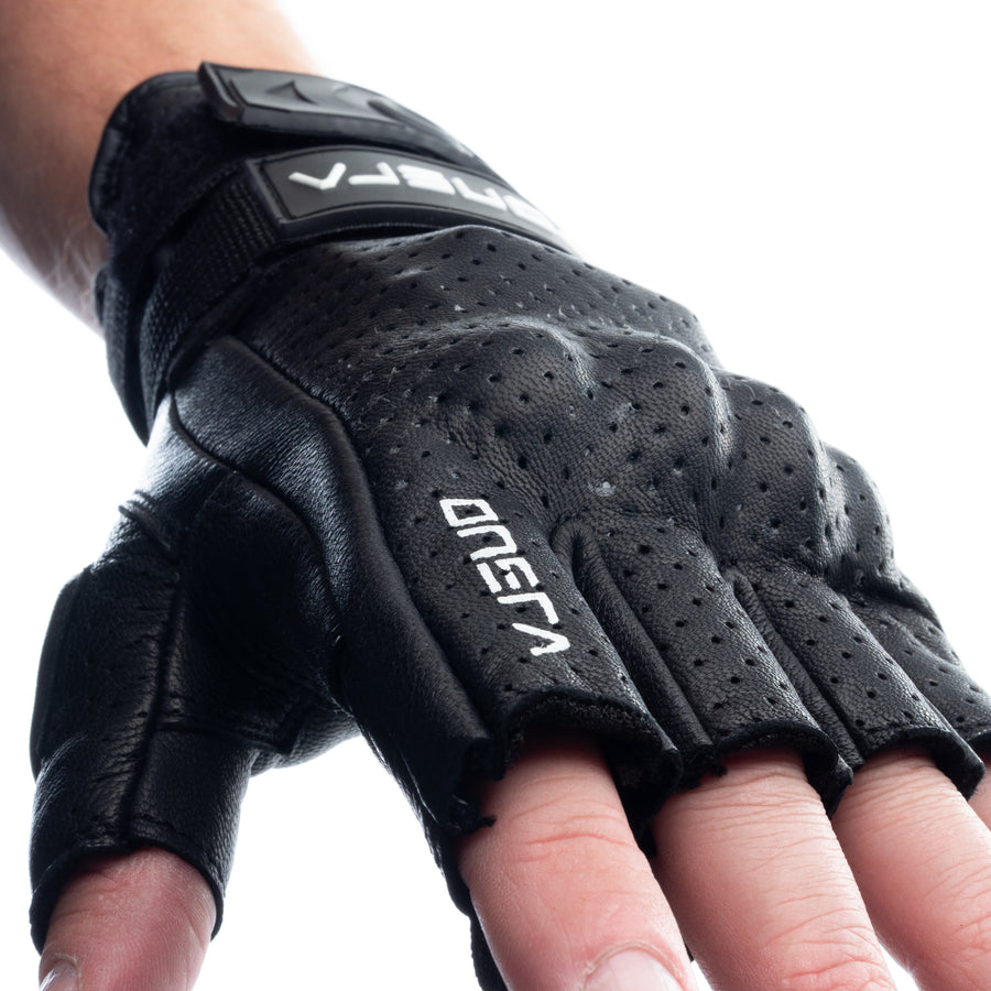 Black ONSRA short-finger e-skate glove with perforated leather and knuckle protection, back of hand