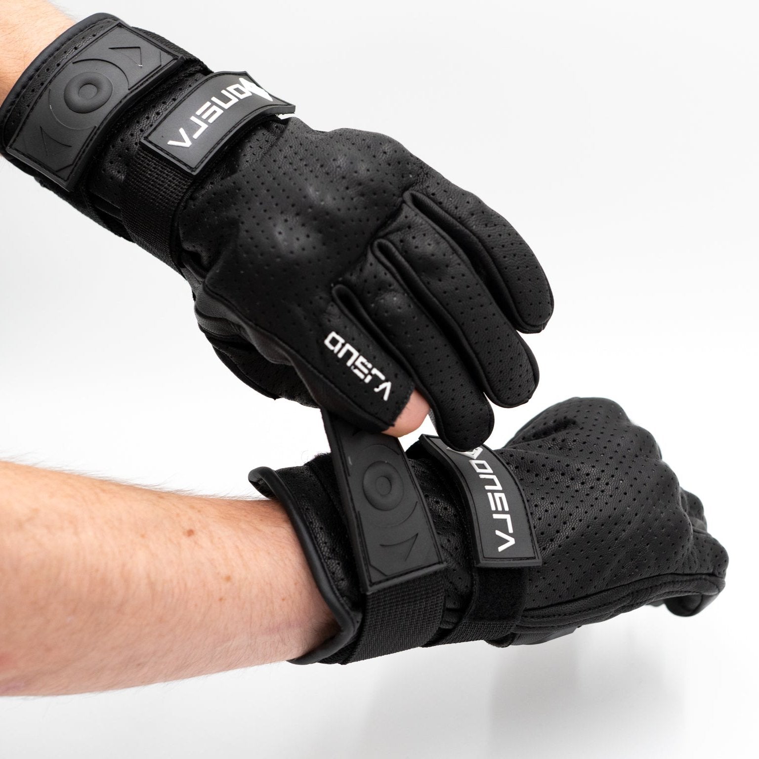 Best gloves for electric skateboards, longboards, and EUCs (electric unicycles) to enhance your riding experience.